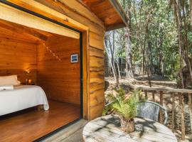 Ruca Lodge, habitación 2 personas cama king, desayuno, piscina, bosque costero, hotel em Puertecillo