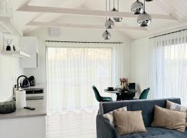 Gabiežezers Holiday House, 30km from Riga, hotel em Cena