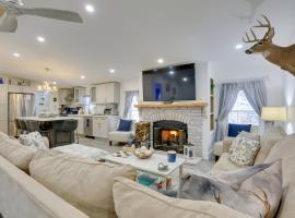 Hike and Explore! Nature-Centric Hudson Valley Home: Napanoch şehrinde bir otel