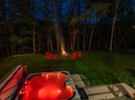 Cabin w Hot tub, 24 acres, 30 min to Gore, MtnView, Hotel in Hague