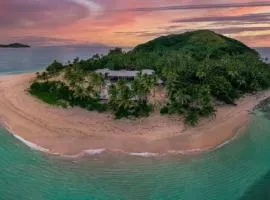 Fiji Private Island Retreat - Oceanfront Pool - Sleeps 12
