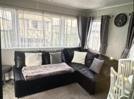 Sandylands caravan park, Hotel in Stevenston