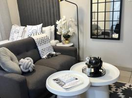 B-Hive at Devland Room 3, готель у місті Совето