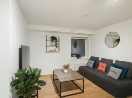 Cozy Aurora View Apartments - Entire 3-Bedroom Fully Furnished Near City Centre