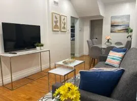 Academic Scholar Modern Apt Near Western U, Trails, Parking