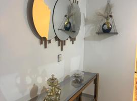 Nouvel appartement dans le quartier central très agréable à proximité de tous les services, khách sạn ở Temara