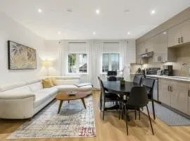 Brand-New Luxury Dunbar 4BR Home Near UBC & Beaches - Sleep 10 - Ideal for Family and World Cup Guests