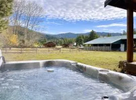 Farmhouse in Plain by NW Comfy Cabins