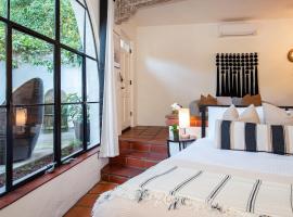 Montecito에 위치한 호텔 Casa Blanca Suite B2 - Sunlit Montecito Studio Retreat with Patio