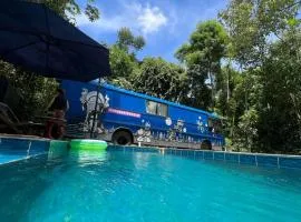 Ônibus Azul - Experiência de Hospedagem em Domingos Martins