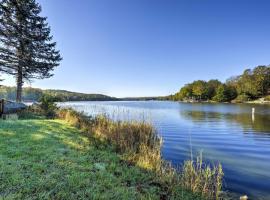 Poconos Retreat in The Hideout Lake Community!, Hotel in Lake Ariel