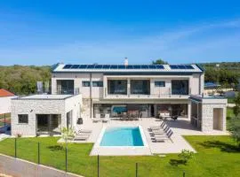 Lovely Home In Bale With Sauna