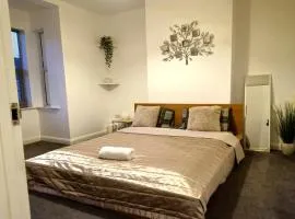 N&M Lodge Dunstable lodge with Free Parking