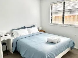 Room and Private Bathroom in Woodend