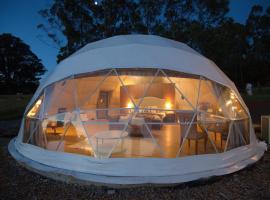 One life Glamping Tent، فندق في Rawson