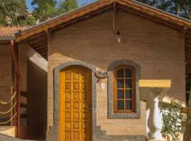 Birds Hospedagem - lareira e café da manhã