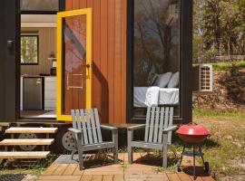 Maroota Greens X by Tiny Away, хотел в Maroota