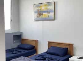 adam dortoir, hotel na praia em Fort de lʼEau