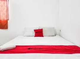 RedDoorz at Pondok Diana Pantai Ujung Genteng 4
