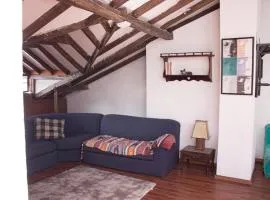 Apartamento en tercer piso con 2 habitaciones y terraza