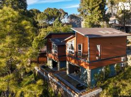 Sirmour Baag by Vaana - A part of StayVista, hotel sa Nahna