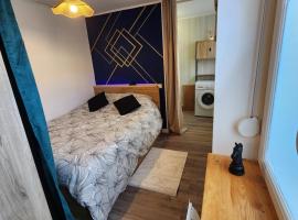 Petite maison calme pour 3 personnes, hotelli kohteessa Loon-Plage