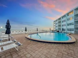 Paradise Beach Club - Oceanfront Ground Floor Condos with Heated Pool Pets Welcome