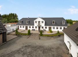 Luksus landejendom med stor have, хотел в Kongerslev