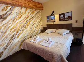 Hotel Elom, hotel di Uyuni