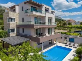 Luxury Villa Lucas with heated pool, whirlpool, sauna, 14 pax