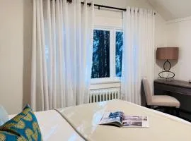 Modern Queen Room Ensuite Bathroom Vancouver West