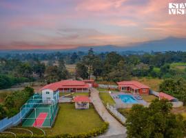 StayVista at Red Gable with Pool, Lawn, Hotel in Dhamni