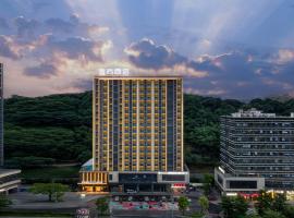 Echarm International Hotel Guangzhou Huangpu Flagship Branch - Free Deliver Service to Guangzhou Baiyun International Airport & Free Shuttle Bus to Canton Fair Complex During Canton Fair Period, hotell i Guangzhou