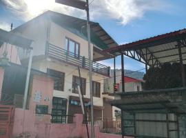 Hotel Yamuna palace, hotel v destinácii Kharsālī