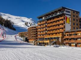 PopAlp la Plagne - Hôtel et Restaurant，La Plagne Tarentaise的飯店