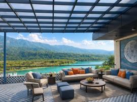 The Neeraj Marine Ganga Stays With Ganga Ghat Access, Hotel in Rishikesh