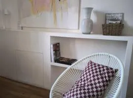 10 Min from the center - historic building - studio apartment