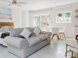 Sea La Vie, Amblewood Guesthouse