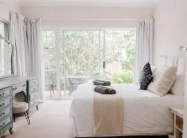 Deja Blue, Amblewood Guesthouse