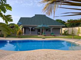 Ferienhaus Vacation Villa Diani Beach、Kinondoのホテル