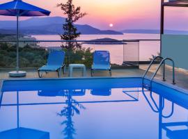 Alexis Zorba Villa - private pool & sea view - 8 min walk to beach – hotel w mieście Plaka