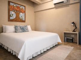 Sleepy Gypsea Villa Siargao Swell، فندق في Catagnan