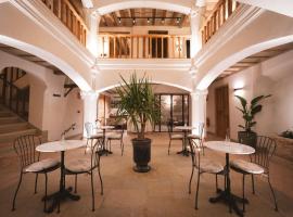 Hotel Boutique Casona de los Rebolledo, hotel em Zújar