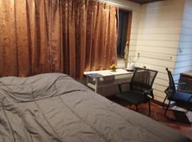 Spacious City-View Apartment with Modern Amenities in Krung Thep, hotel in Phra Khanong