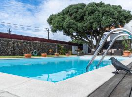 Casa da Arvore Villa by Green Vacations, hotel a Calhetas