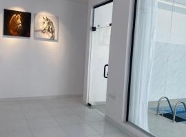 شاليه الغيوم الفندقية, cabin sa Taif