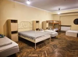 50 People Bis Apartment