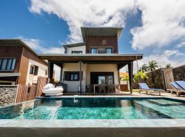 Villa de Luxe avec Piscine privée chauffée-3 Chambres-Sud Sauvage, Hotel in Petite Île