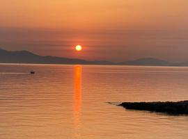 NV seafront suites Aegina, Hotel in Vathí