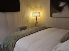 Brand new central 2 bed luxury flat - free parking